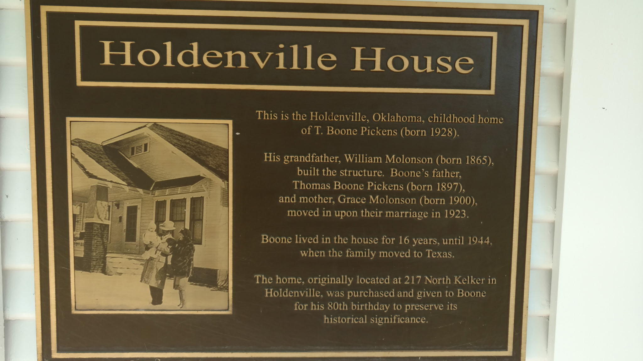 Historical plaque for T. Boone Pickens Holdenville House